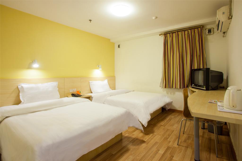 7Days Inn Zhuhai North Railway Station Jinding Exterior photo